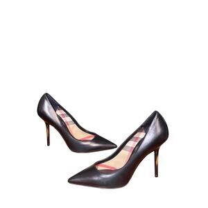 Burberry leather black pumps size 36.5 in great condition.